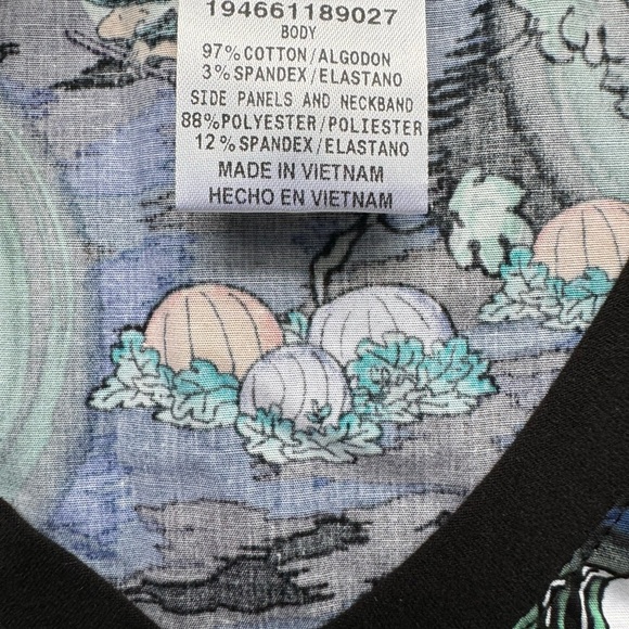 Peanuts Snoopy Halloween Scrubs Women Size XXS, V Neck 2 Pockets Lucy Linus NWT - Picture 6 of 6